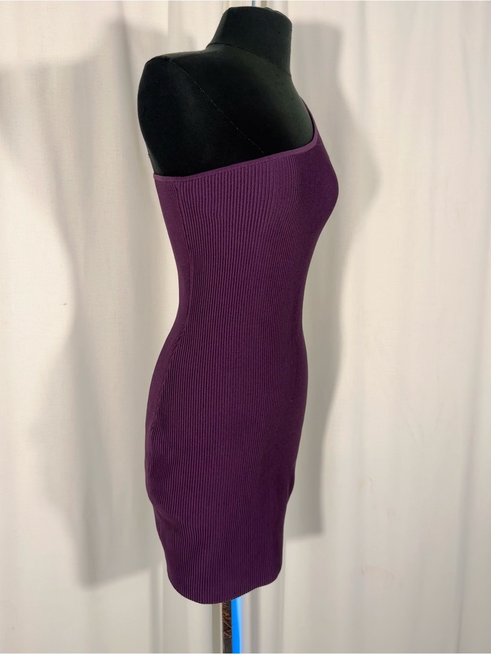 Aritzia Babaton Sculpt Knit One-Shoulder Mini Dress in Purple - Picture 4 of 10